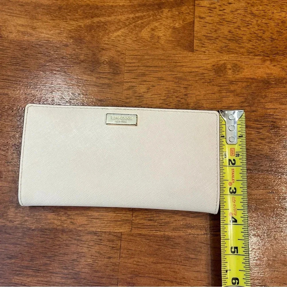 Kate Spade cream Laurel Way Stacy wallet - Picture 13 of 13